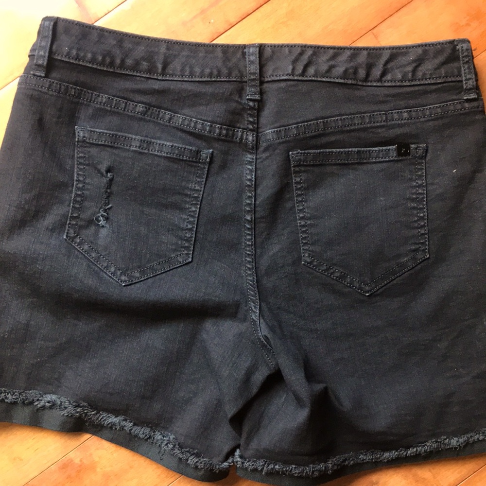 Jennifer Lopez Boyfriend Black Denim Shorts 10 - Picture 4 of 5
